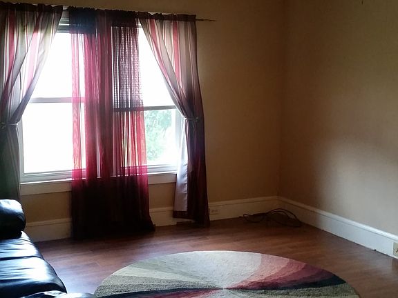 4th image of 48 Glade Ave