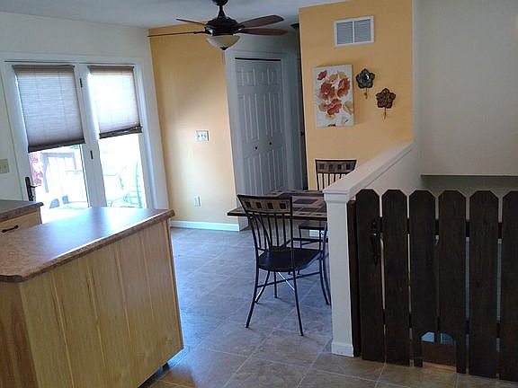 Eat-In Kitchen