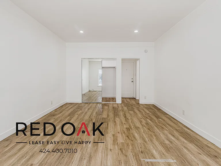 1818 Whitley Ave #203 — Photo 8