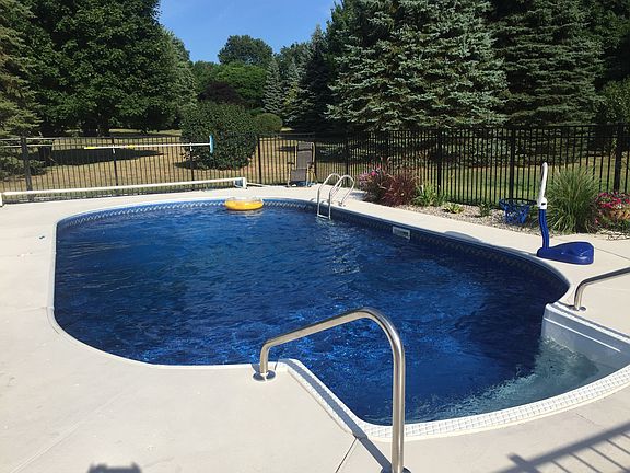 New pool liner