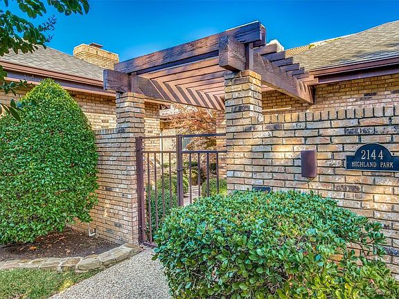 3rd image of 2144 Highland Park Cir W