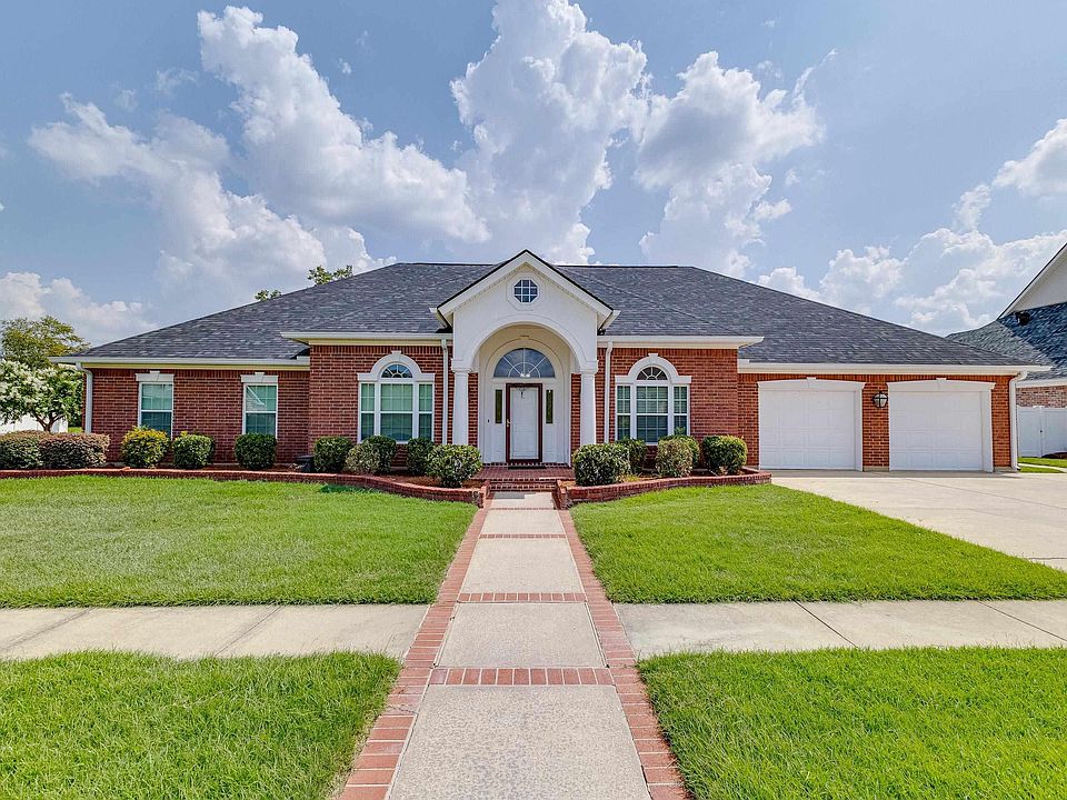 1st image of 18 Waters Edge Dr