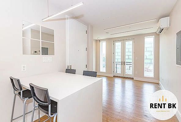1st image of 259 Evergreen Ave #2R