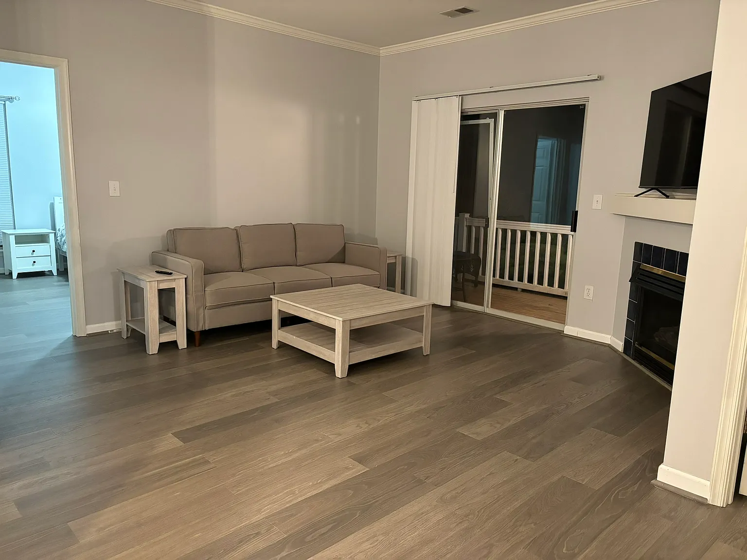 3 bed, 1152 sqft, $2,100 — Photo 3