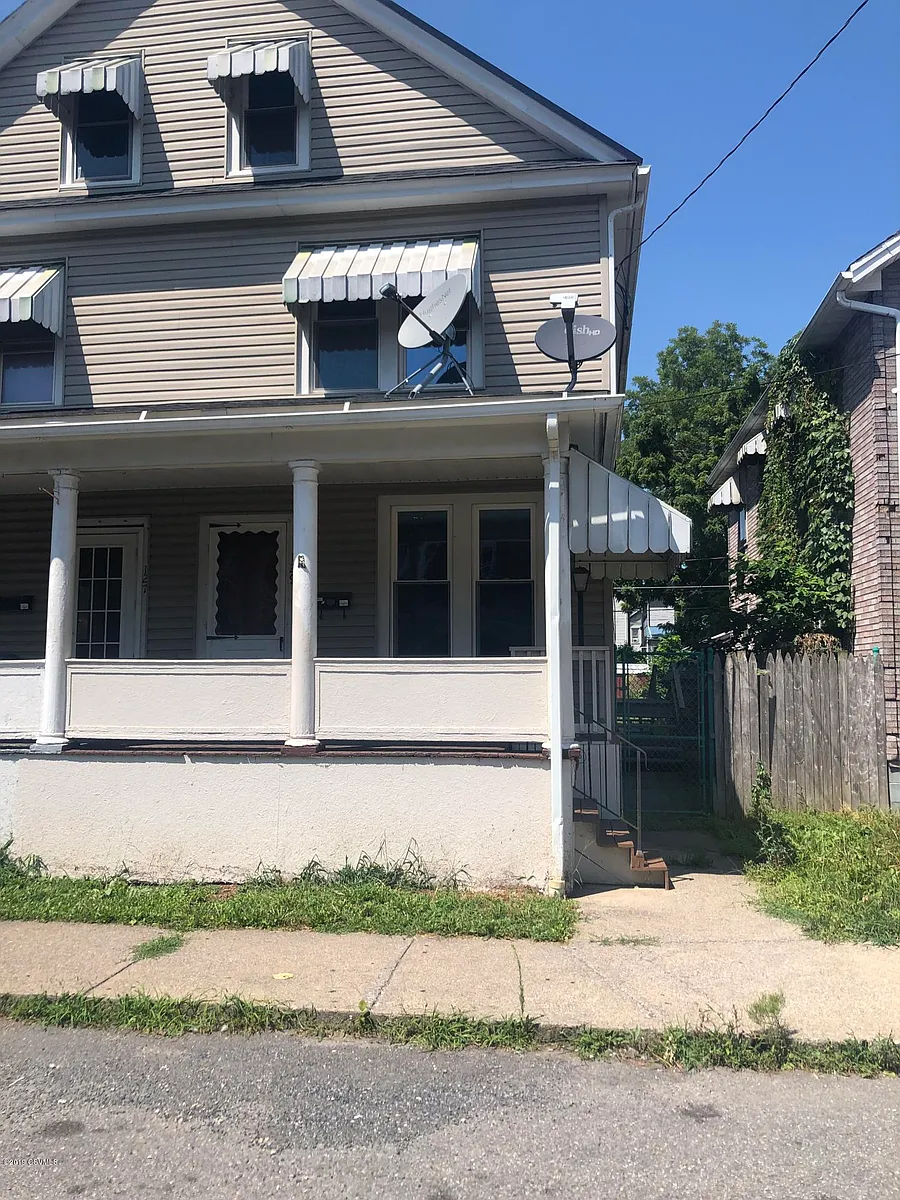 Building Photo - 129 Myrtle St