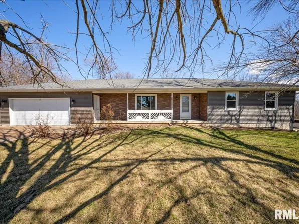 39 E Timberline Dr, Blue Grass, IA 52726