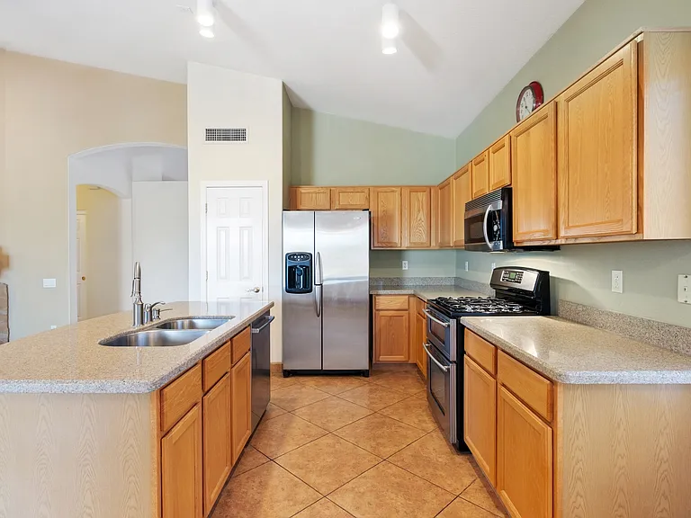 680 S Lucinda Dr — Photo 5