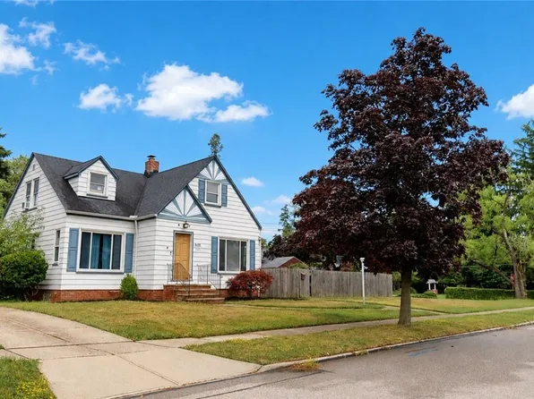 8423 Greenlawn Ave, Parma, OH 44129