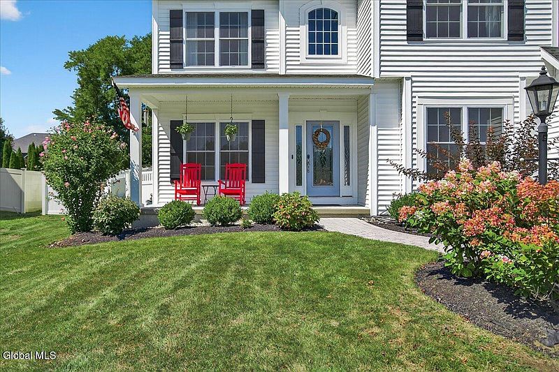 3rd image of 27 Denhelder Drive