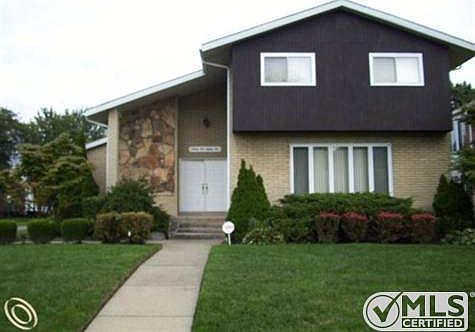 9585 W. Outer Dr.ext.JPG