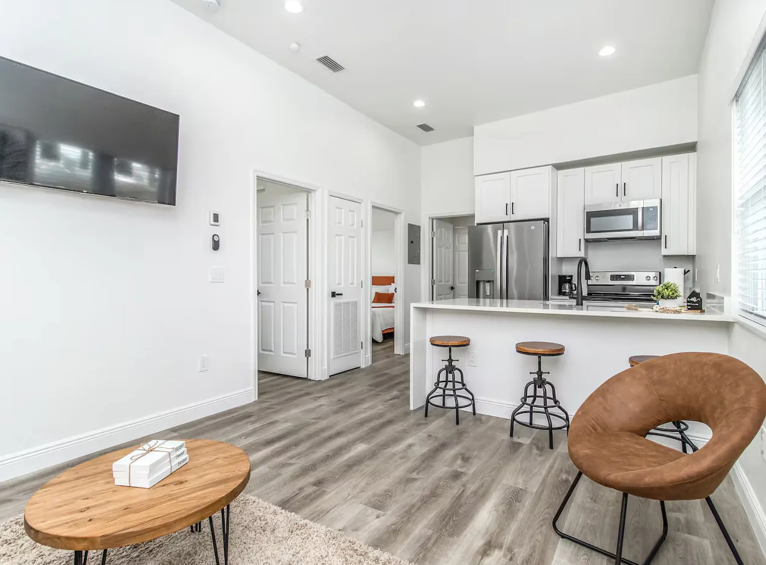 Stylish Furnished 2BR Home in Central Tampa Modern & Move-In Ready — Photo 1
