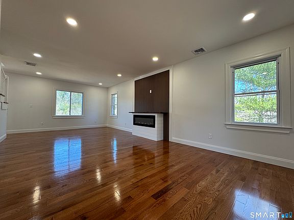 4th image of 243 Long Hill Road