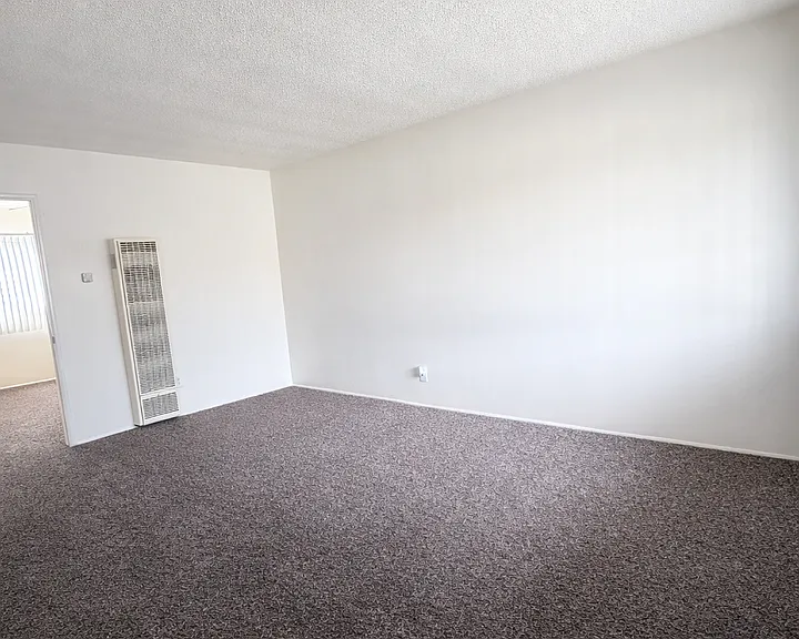 111-115 E Beach Ave — Photo 10