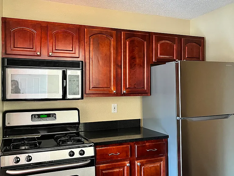 2047 Dixie Belle Dr #S — Photo 2