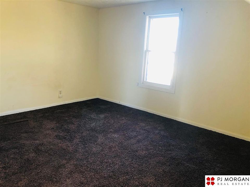 1st image of 209 E 2nd St #4