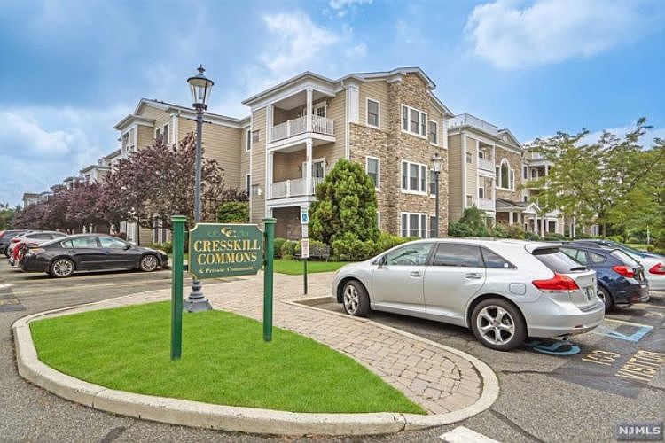 1st image of 5 Tenakill Park Dr #116-1R