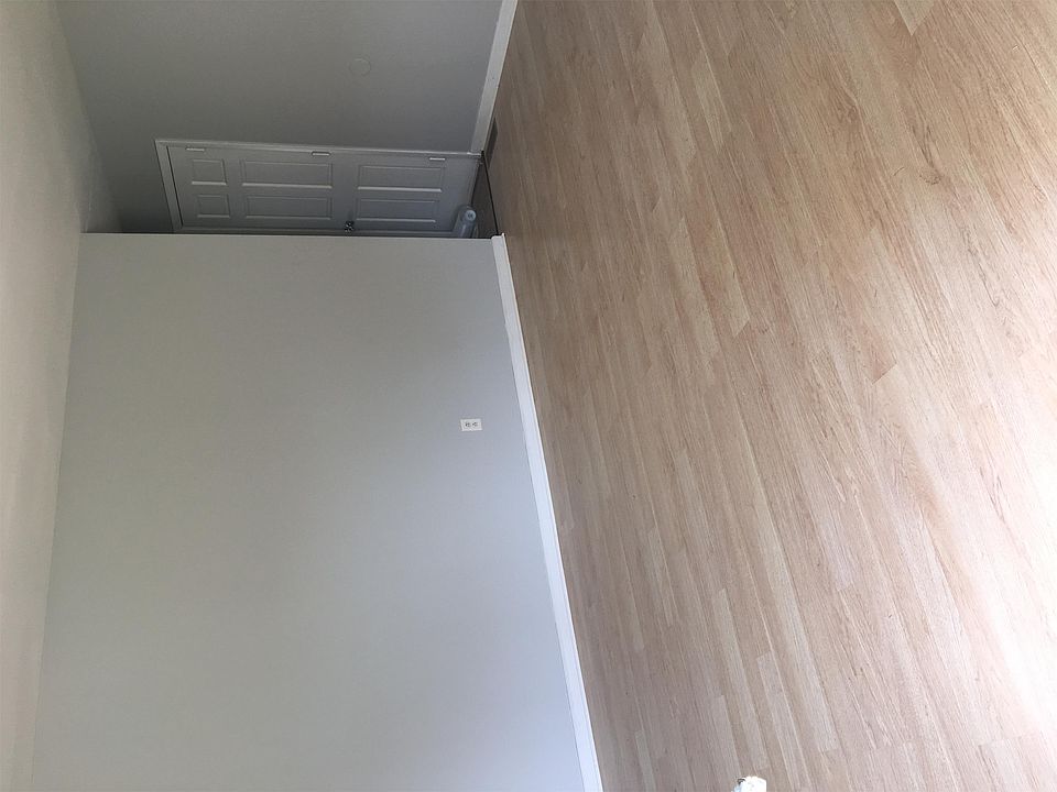 1st image of 2615 Caroline Ave