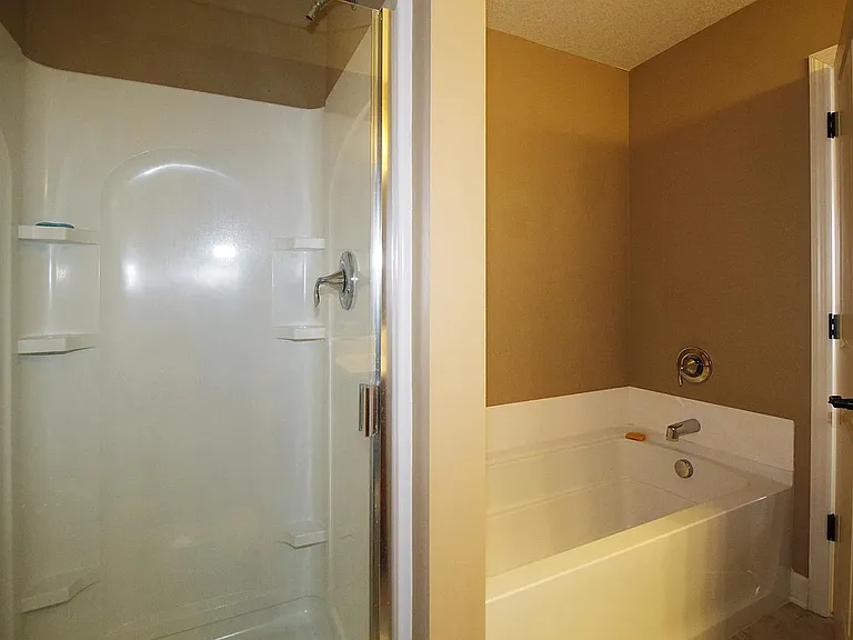 3233 Red Oak Trl — Photo 9
