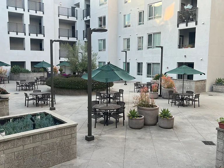 6400 Crescent Park E — Photo 2