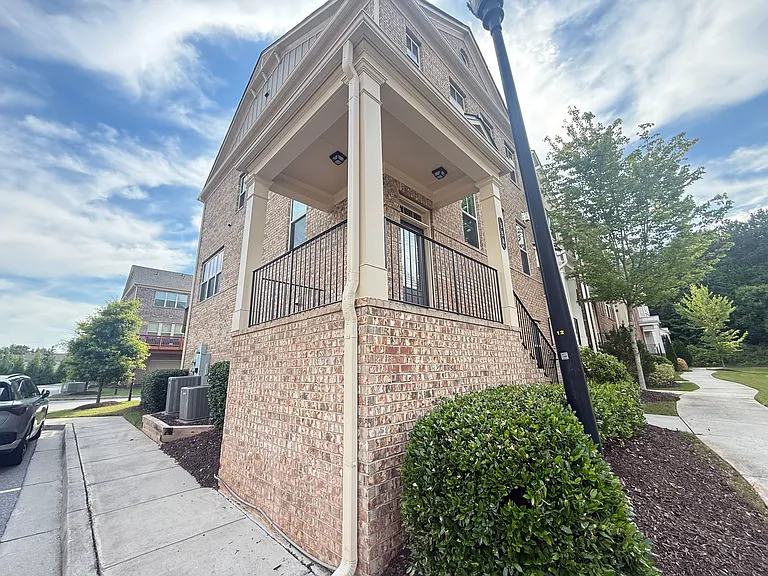 590 Sunset Park Dr — Photo 4