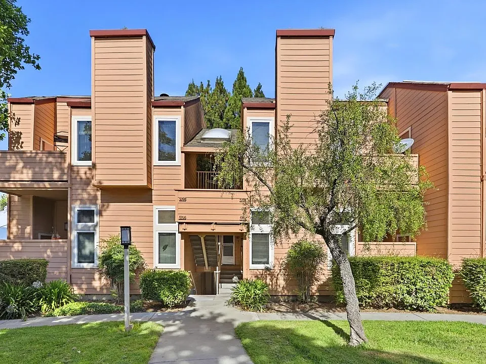 5392 Borneo Cir