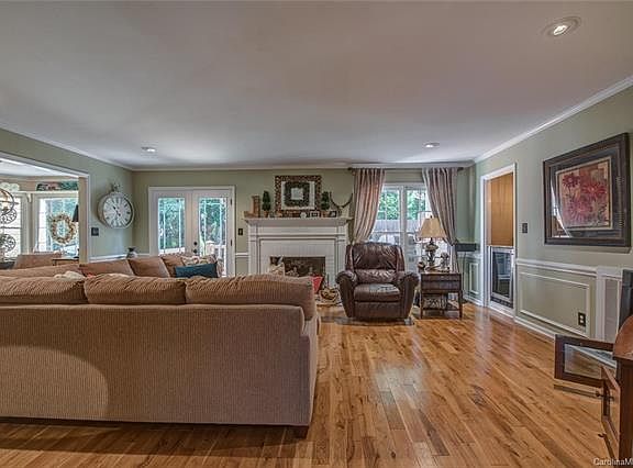 5th image of 2390 Erika Ln