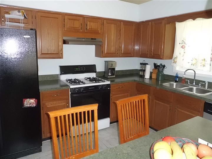 2nd image of 185 Kingswood Dr