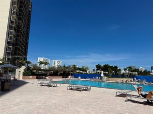 20335 W Country Club Dr APT 502, Miami, FL 33180
