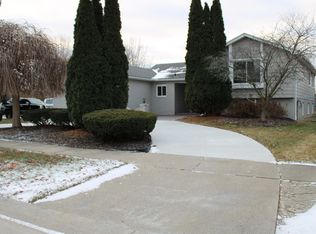 14628 Lakeshore Dr, Sterling Heights, MI 48313