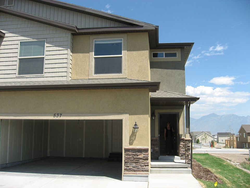 1st image of 537 W Goldenrod Way
