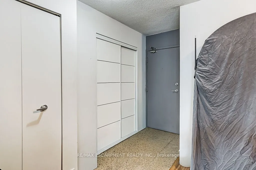 2 bed, $2,550 — Photo 4