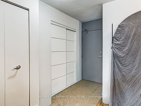 4th image of 373 Front St W #2510