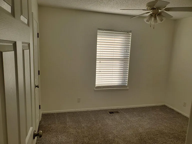 126 W Honolulu St — Photo 9