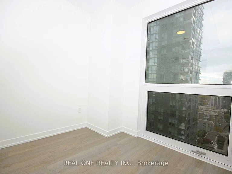 39 Roehampton Ave #1709 — Photo 10