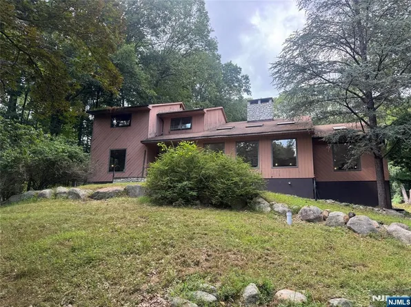 724 Tall Oaks Ct, Franklin Lakes, NJ 07417