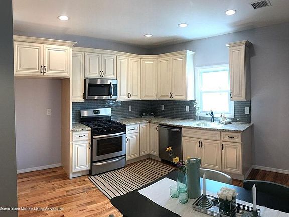 2nd image of 146 Westervelt Avenue # 1st Fl 2nd