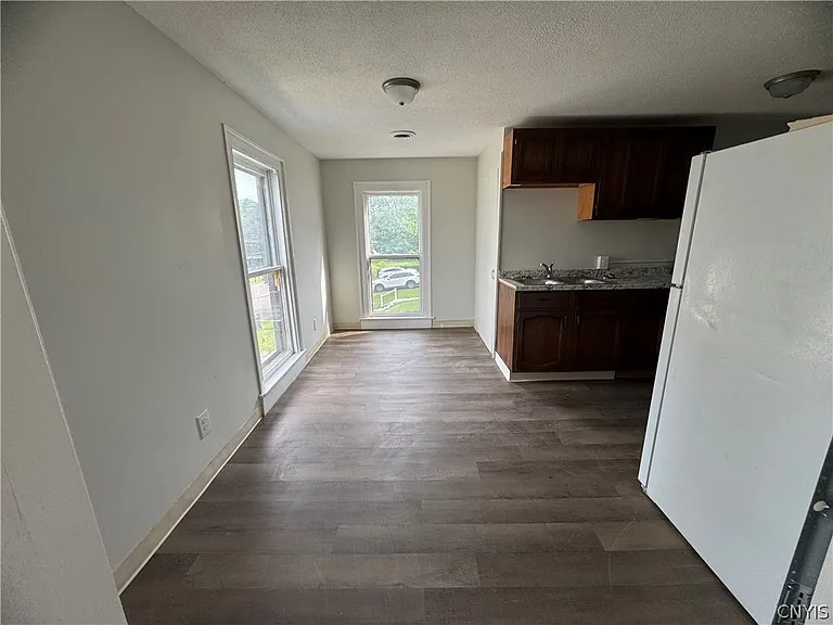 604 Court St — Photo 12