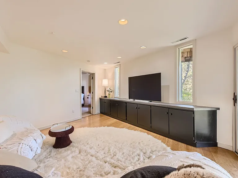 450 College Ave — Photo 23