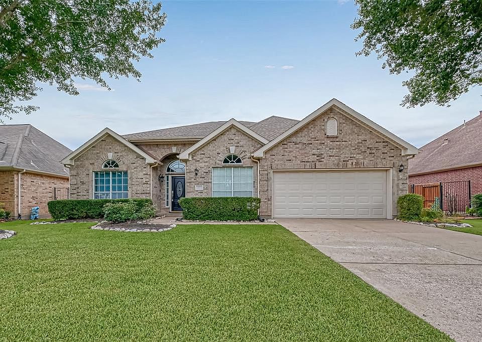 1st image of 3322 E Cedar Hollow Dr