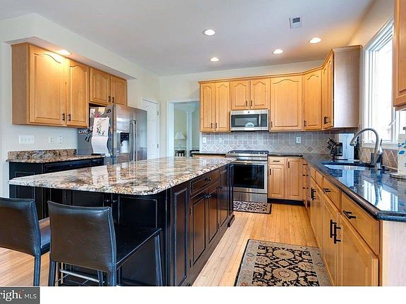 4th image of 706 Dover Court Pl