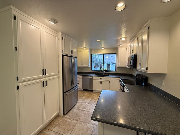 5th image of 2424 San Miguel Dr