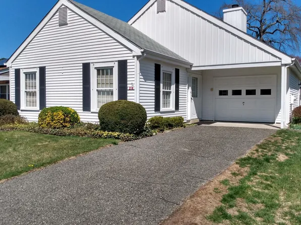 218 Huntington Dr, Southampton, NJ 08088