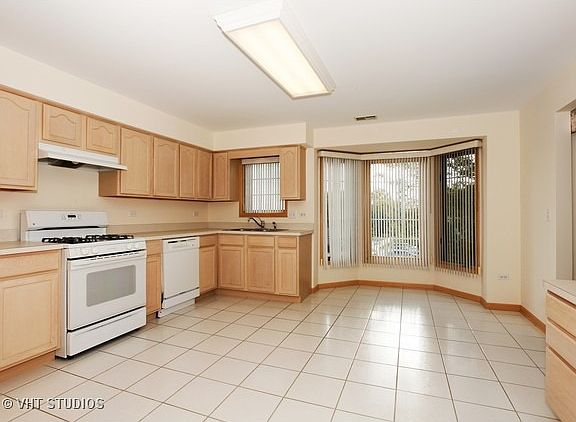 4th image of 7771 Bristol Park Dr