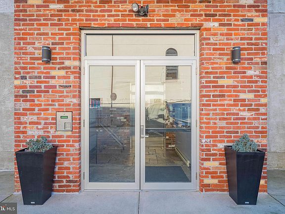 4th image of 1524 N Hancock St Unit 401