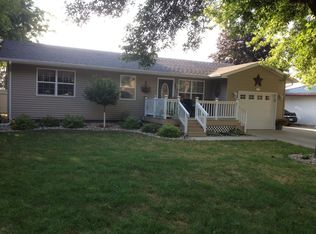717 Hickory Ln, Storm Lake, IA 50588