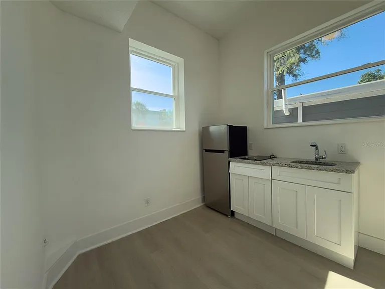 401 E Columbus Dr #3 — Photo 2