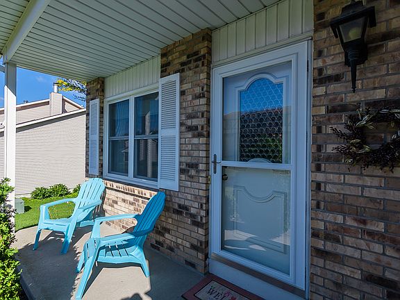 3rd image of 1090 Cunningham Dr