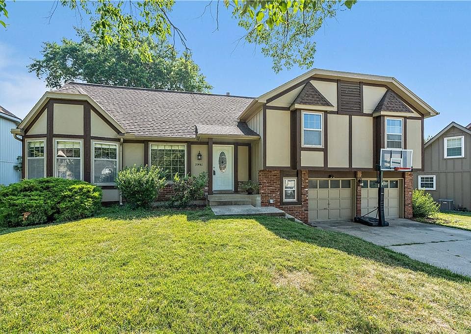 10441 Earnshaw St, Overland Park, KS 66215 | Zillow