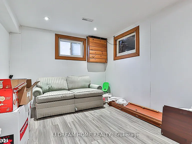 31 Shawfield Cres — Photo 34