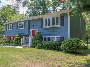 11 Hearth Ct, New City, NY 10956